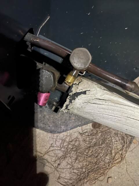 Broken gas valve due to incorrectly removing locking caps